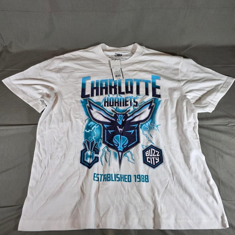 NBA Charlotte Hornets Mens Boxy Fit Graphic T-Shirt White Large Buzz City 1988